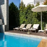 Pool With Sea View Roof *