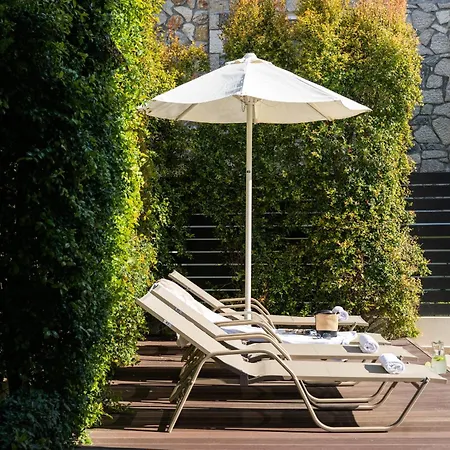 Pool With Sea View Roof *