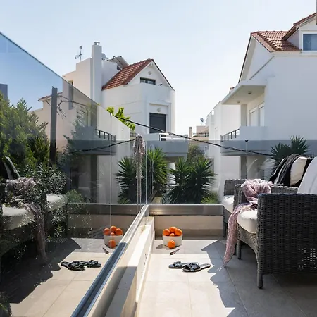 Villa Pool With Sea View Roof