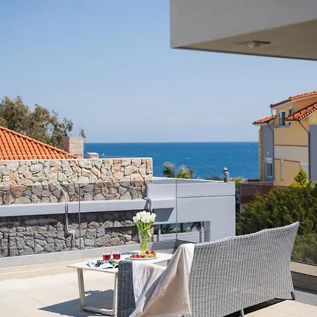Villa Pool With Sea View Roof